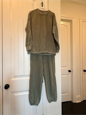OFFLINE by aerie Olive Green Cozy Pullover Sweatshirt & Jogger Set